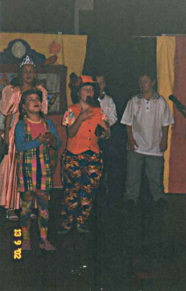 Juggling1.jpg (37571 bytes)