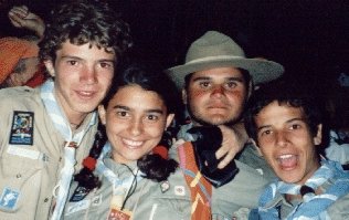 Leo, yo, Ale y Santi en la ceremonia de cierre del 19 Jamboree... Bronceados? No... ni ah!!