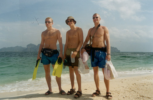 Nils, Martin og Sturla paa PODA ISLAND!!!