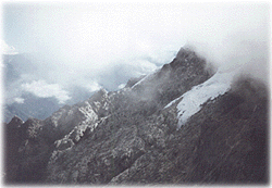 Picos cubiertos de nieve
