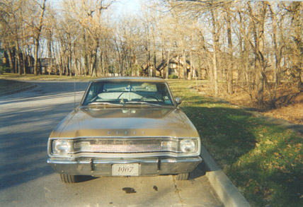 front.jpg (65399 bytes)