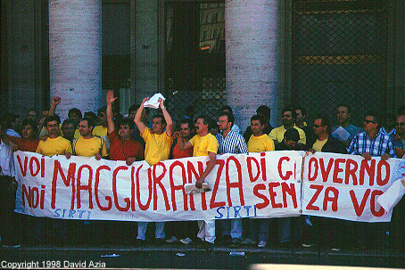 demonstrationinromestreets.jpg (145637 bytes)