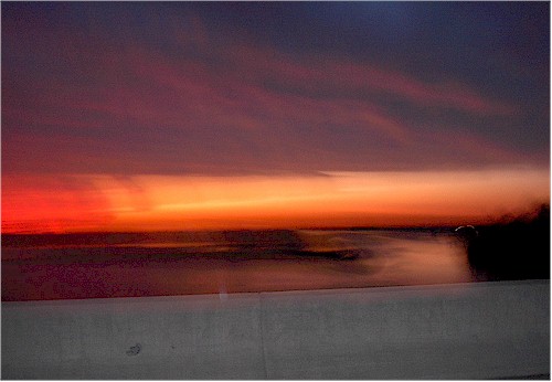 sunset.JPG (39320 bytes)