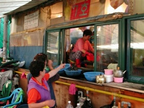 Sokcho fish market - Copyright Stephane MOT 2002