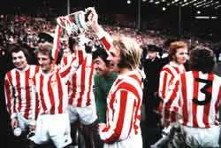 City lift the League Cup. EMPICS