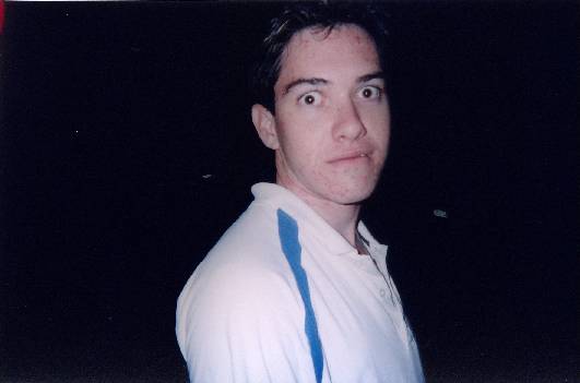 chris_with_wide_eyes.jpg (13334 bytes)
