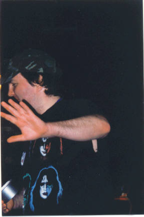 chris.jpg (14043 bytes)