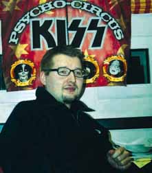 KLAR FOR BOD�: Poppa Lars og hans her frav�rende kollega J�rg-1 gleder seg stort til � �pne UKA 2001. � Vi tar med oss gutta fra Pen Jakke oppover, og vi har en ganske bra ting p� gang til Samfunnet, hevder Lars.
