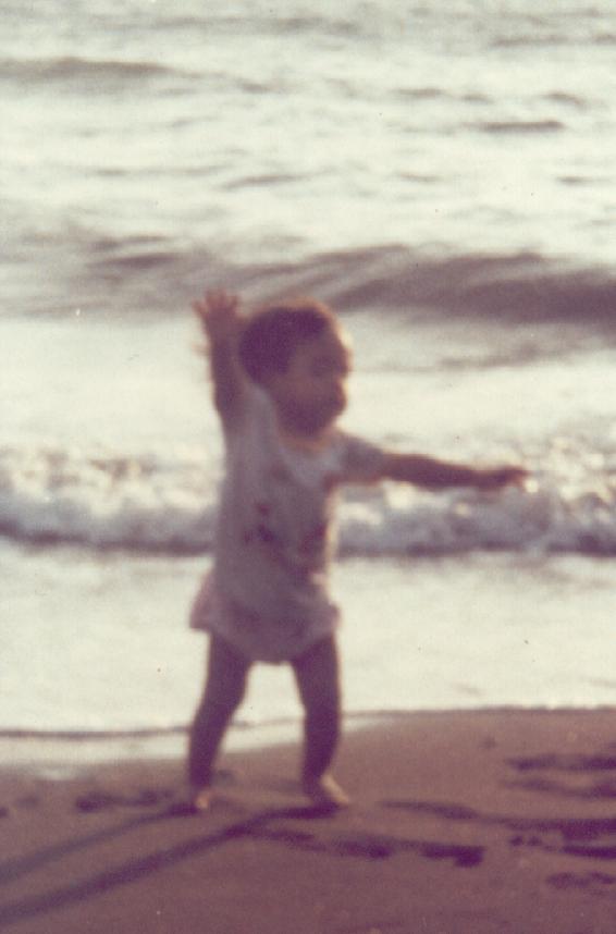 ***mY vErY 1st waLk 0n d bEach at AgE 2***