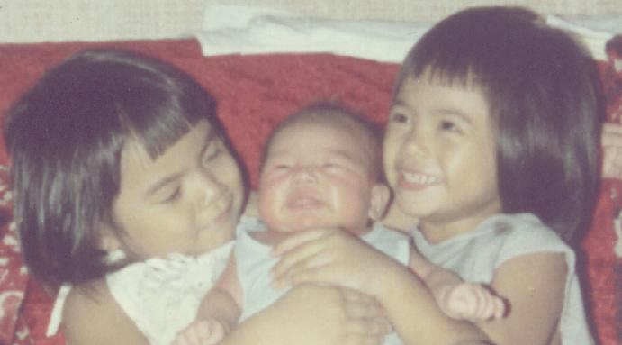 our 1st pictuRe wit 0ur new babY siS, anGe Ü