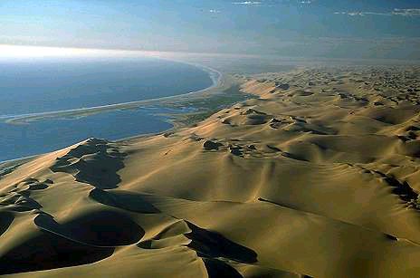 Namibian sand dunes (28k)