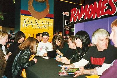 Johnny, CJ, Joey, Tommy, Marky y Dee Dee