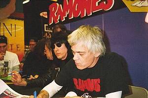 CJ, Tommy, Marky y Dee Dee
