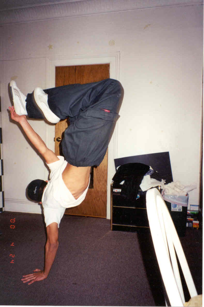 dave and his one handed handstand....this is mad tough....