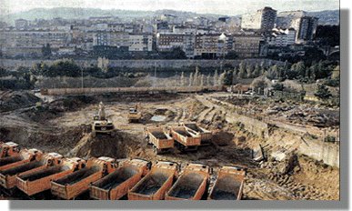Ubras del centro comercial Ponte Vella a orillas del Mio.