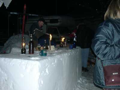 Eine Theke aus echtem Schnee