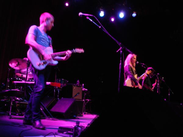 Liz Phair at the Fillmore, June 23rd, 2008 / photographed by Ken Lee / Mesmerizing