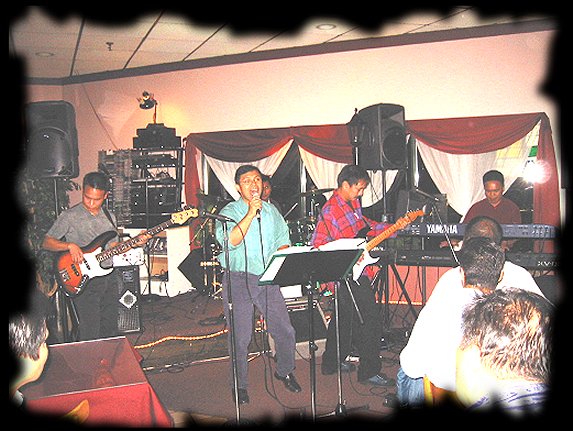 Live at Kalesa Cafe'