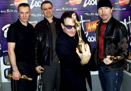 THE BAND POSED FOR THE PRESS AT BRIT MUSIC AWARDS.