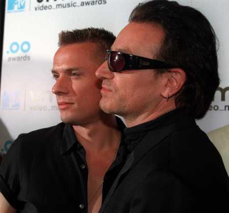 BONO N' LARRY POSED FOR MTV MUSIC AWARDS