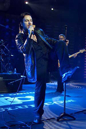 BONO PERFORMED ON FARMCLUB