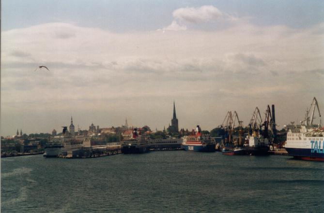 At Tallina harbor