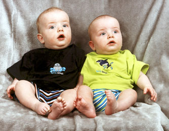 Osian & Rhydian @ 7 mo, link to 334kB hi-res