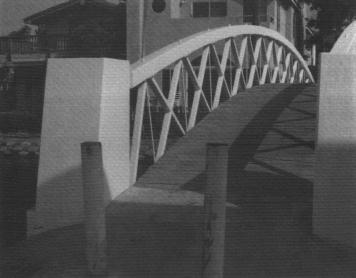 Pedestrian bridge