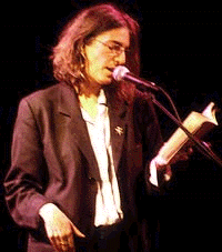 Patti leyendo