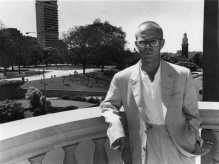 Vince Clarke en el balcon del hotel