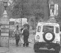 Inquiry: more police arrive at Harrison's mansion