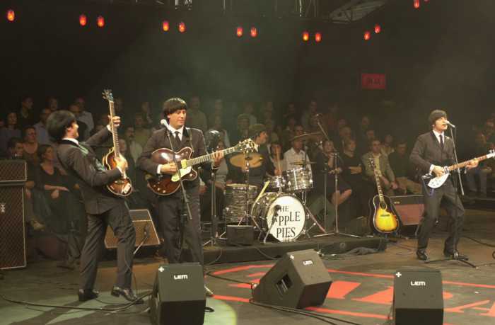 AppLE PIES -Beatles Tribute- On Stage
