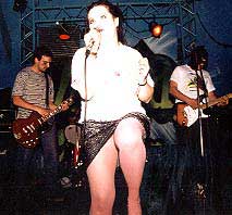 Mu&eacute;rete de envidia, Divine.