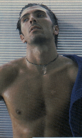 buffonudo.jpg (149404 byte)