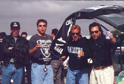 tailgatephoto.jpg (93112 bytes)