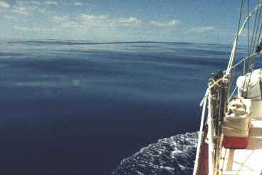 Ocean calm (16042 bytes)