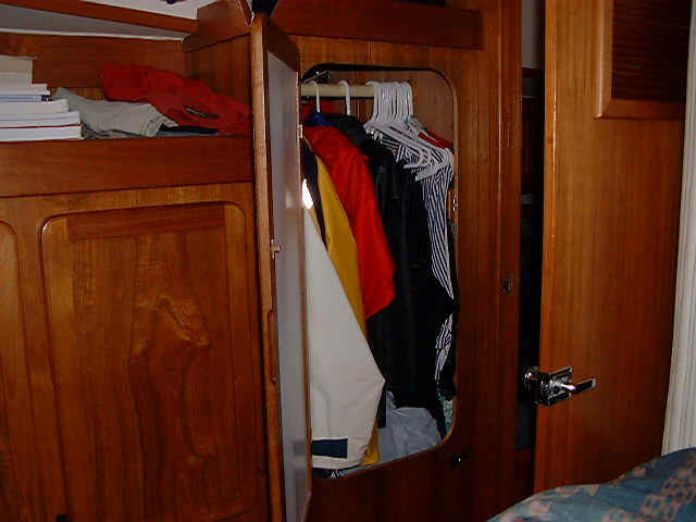 Vanity.JPG (67509 bytes)