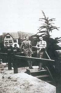 Luciano Kulczewski con su amigo el arquitecto Aliro Cordero en Zapallar
