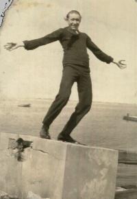 tricks.jpg (8488 bytes)