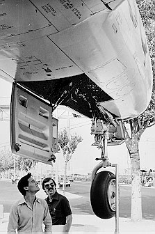 5338 detail of nosewheel (L.Tavares)