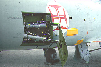 F-8&F 5333 at Porto June 1977 (L.Tavares)