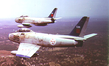 5316 and 5360 in flight 1980 (A.Mimoso)