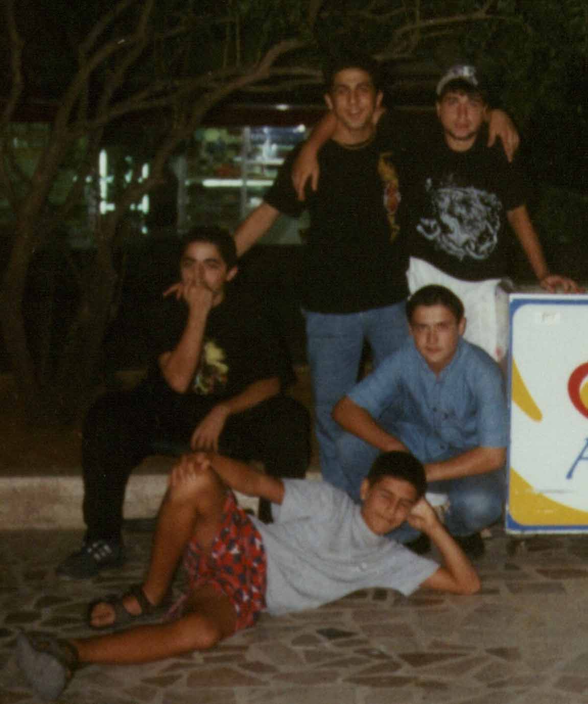 Yerleri s�p�r yavrum yerleri