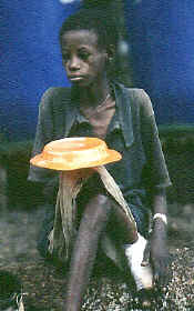 Child waiting for food, Kisangani