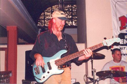 Marcogitaar.jpg (36040 bytes)