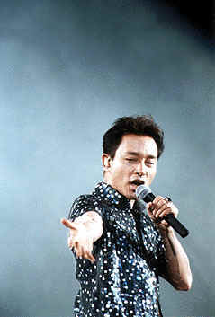concert3.jpg (10363 bytes)