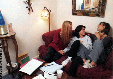 friends21.jpg (66872 byte)
