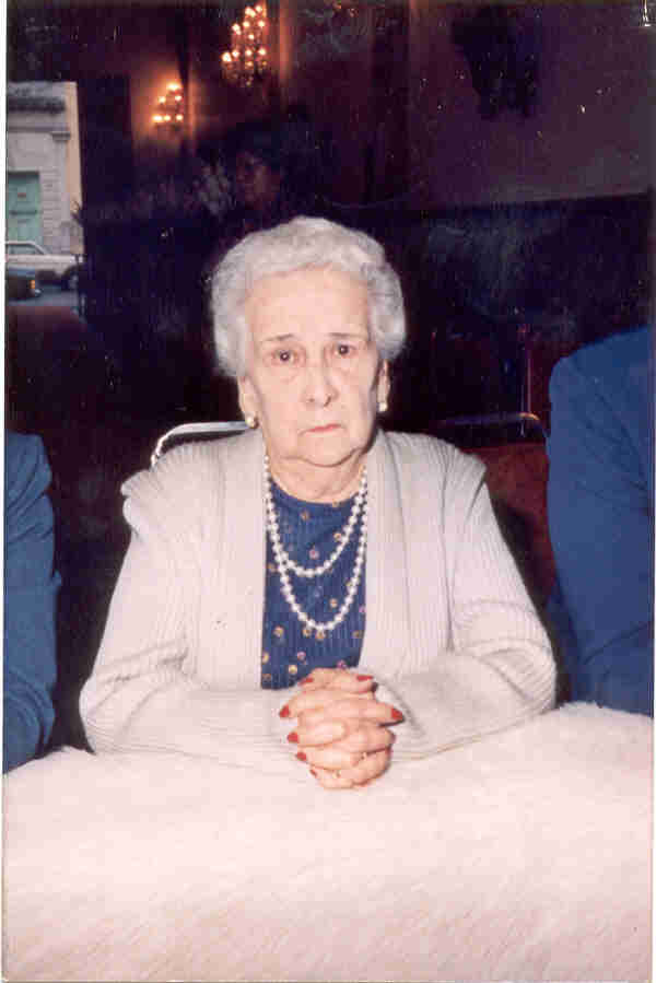 Mi Abuelita Cecilia Dominguez