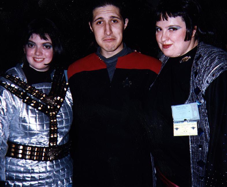 Ceridwen, S'Lara with a charming Federation Officer