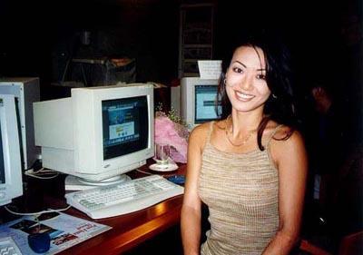 shl01.jpg (18518 bytes)